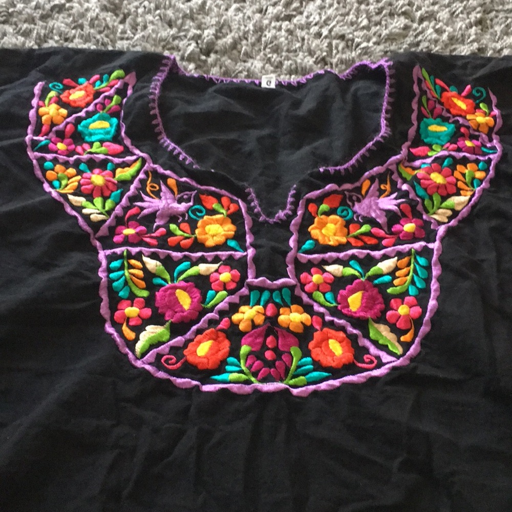 Embroidery top - Picture 2 of 5